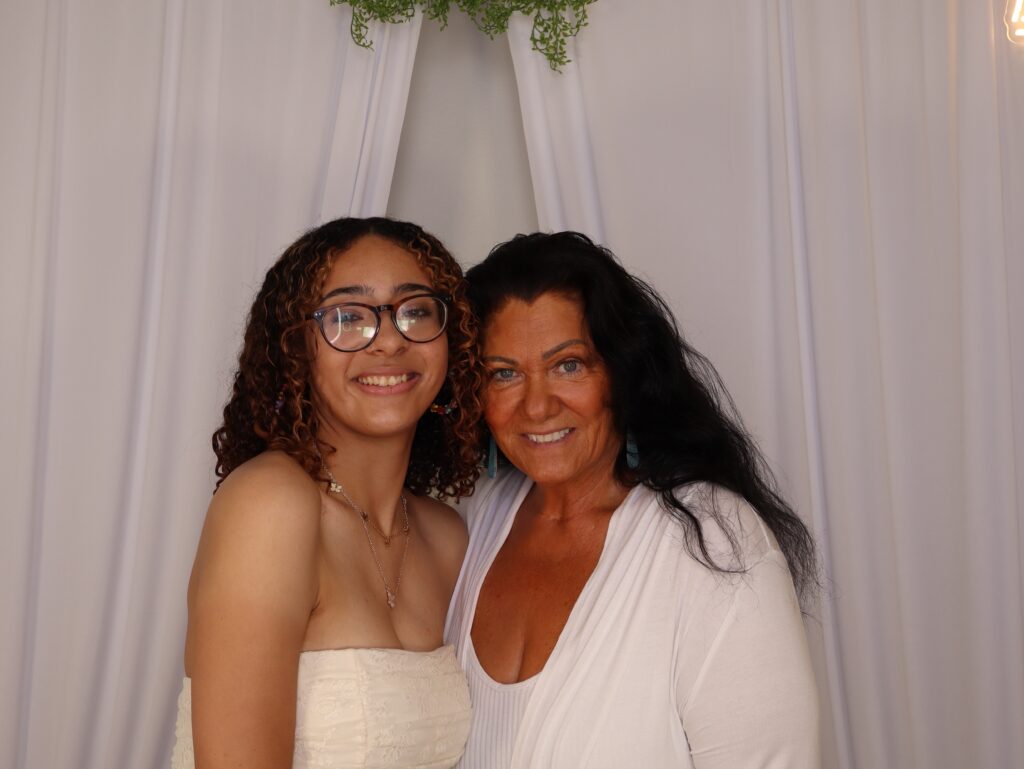 Alayna_Graduation_Photo_20250621_Time-163425_i5ilty